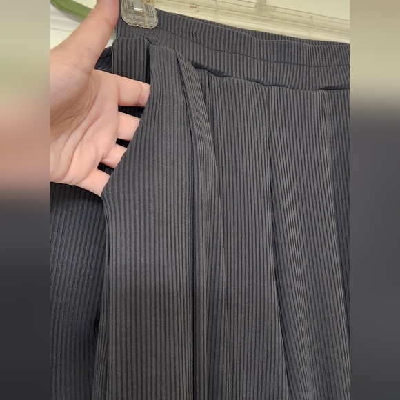 Ribbed Wide Leg Pants + Long Sleeve Top SET. Pocketed & Pleated pants.Like New - Picture 9 of 10